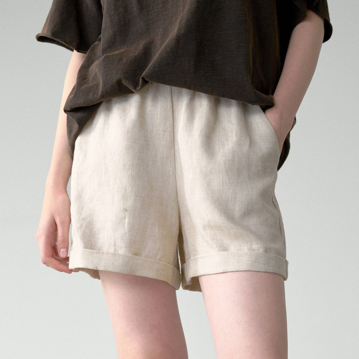 The Pure Linen Hem Rolled Short